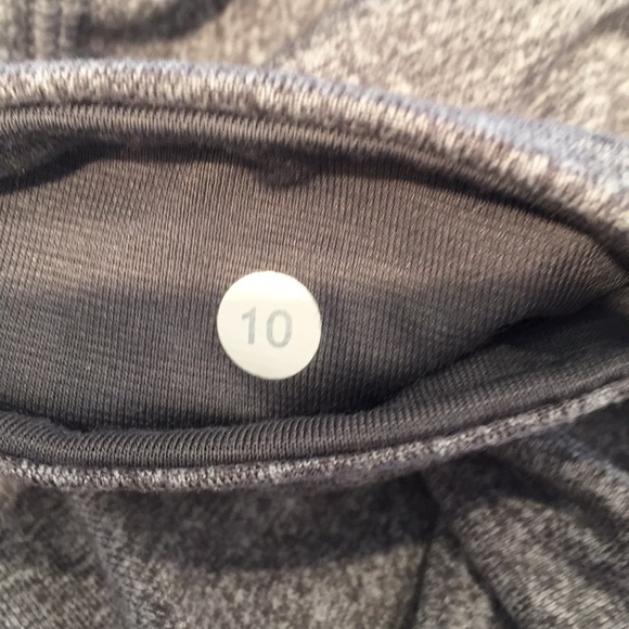 SOLD!! lululemon crop legging - Picture 4 of 4
